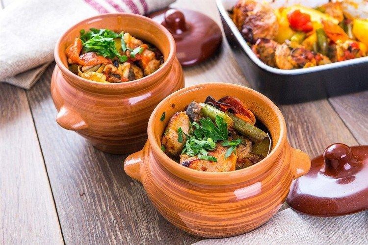 Картошка в горшочках в духовке: рецепт без мяса с фото пошагово | Меню недели