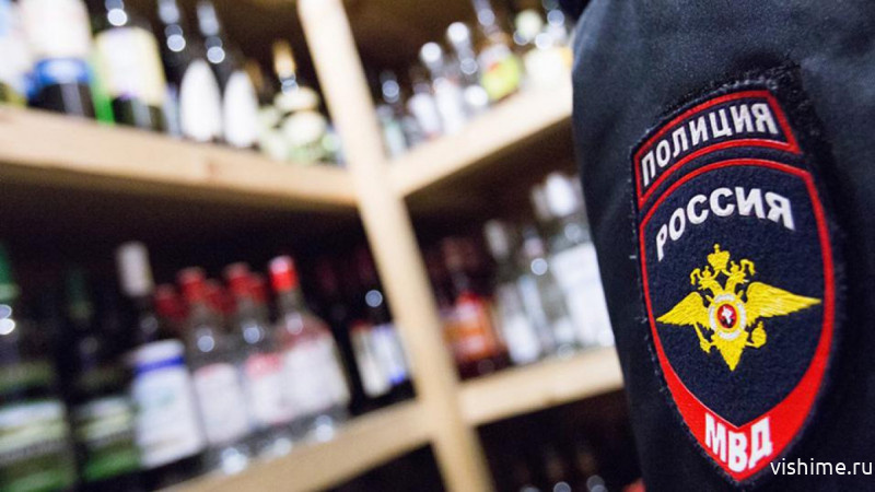 Пятерых бывших полицейских судят в Тюмени за незаконное изъятие алкоголя