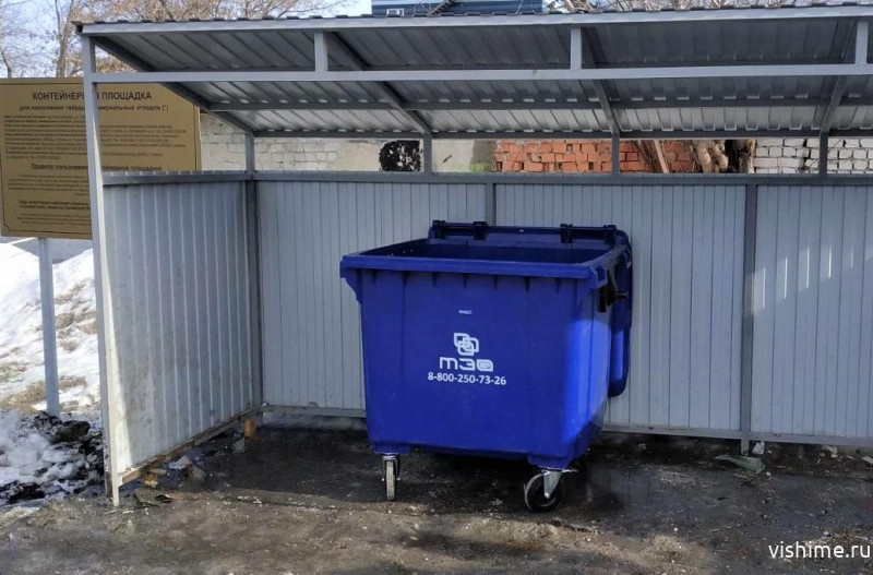 В Тюменской области региональный оператор продезинфицирует контейнеры для мусора