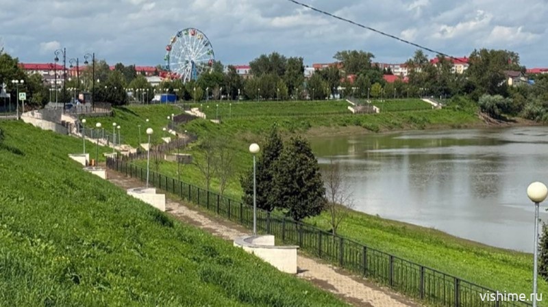 Набережную Ишима восстанавливают после паводка