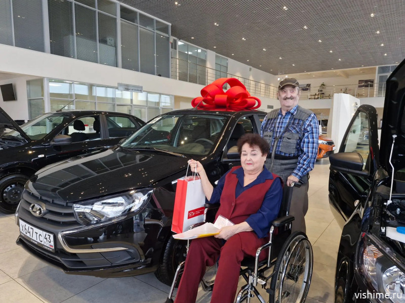 10 автомобилей вручило Отделение СФР по Тюменской области жителям региона
