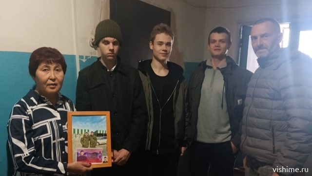 В Ишимском округе волонтеры поддержали маму двух бойцов