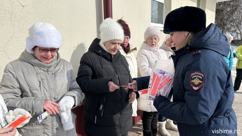 «Танцующим бабушкам Ишима» напомнили о правилах поведения на дорогах