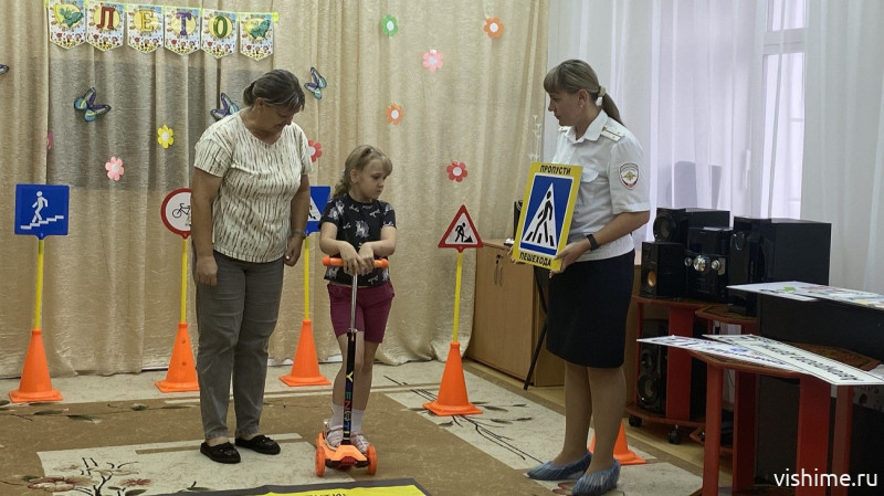 Практический урок по безопасности на дорогах прошли в детском саду Ишима