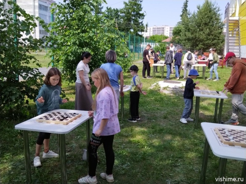 14 спортивных площадок заработали в микрорайонах Ишима