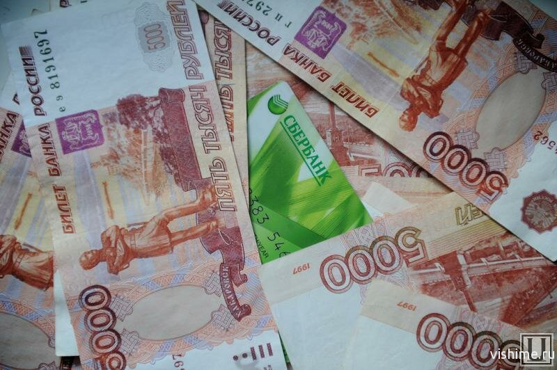 В тюменском селе мужчина похитил деньги с карты умершего знакомого