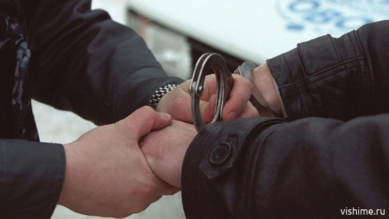 В Ишиме сотрудники полиции с поличным задержали подозреваемого в краже