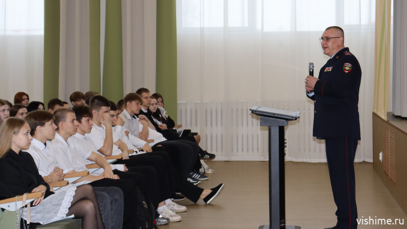 В ишимской школе прошел «Урок мужества» для будущих защитников Отечества