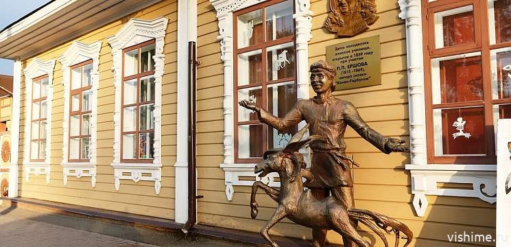 в Ишиме можно покормить «Коньков-Горбунков» и примерить народные костюмы