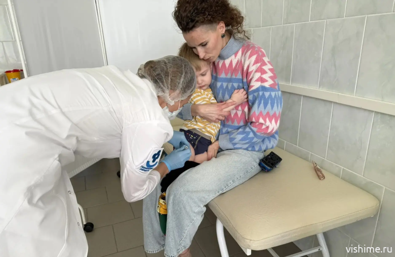 Двойная защита: в Ишиме родители могут привиться от гриппа вместе с детьми