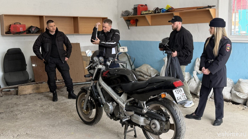 В Ишиме автоинспекторы и представители автошколы провели беседу с будущими мотоциклистами