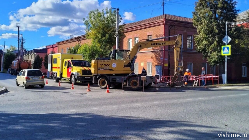 В центре Ишима восстановили водоотведение после ремонта коллектора