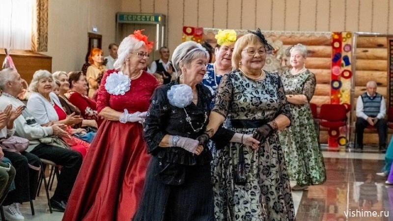 Танцевальная встреча клуба исторического бального танца состоялась в Ишиме