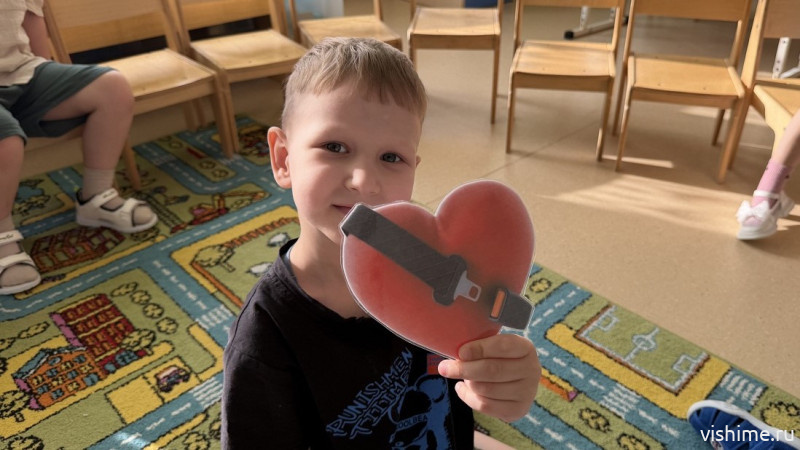 Ишимские дошколята на практике узнали, зачем нужно детское кресло