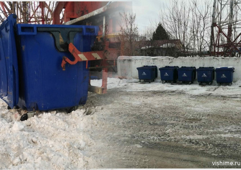 Ишимцам напомнили, кто ответственный за расчистку от снега контейнерных площадок