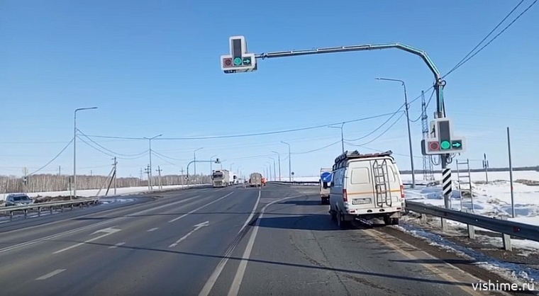На опасном участке трассы Тюмень - Омск был установлен светофор