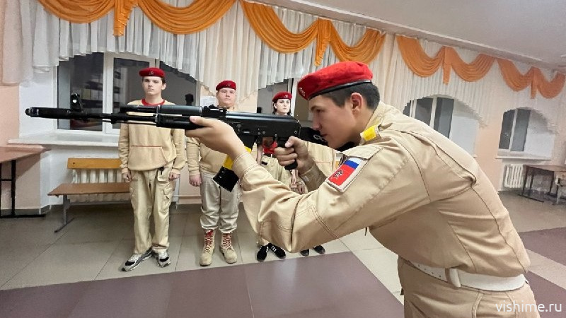 Ишимские юнармейцы успешно сдали первый всероссийский норматив