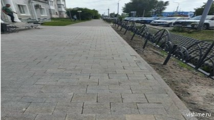 В Ишиме отремонтировали просевшую брусчатку у ЗАГСа
