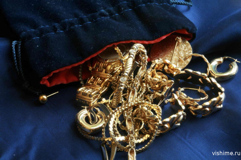 Ишимские полицейские задержали подозреваемого в краже золотых украшений