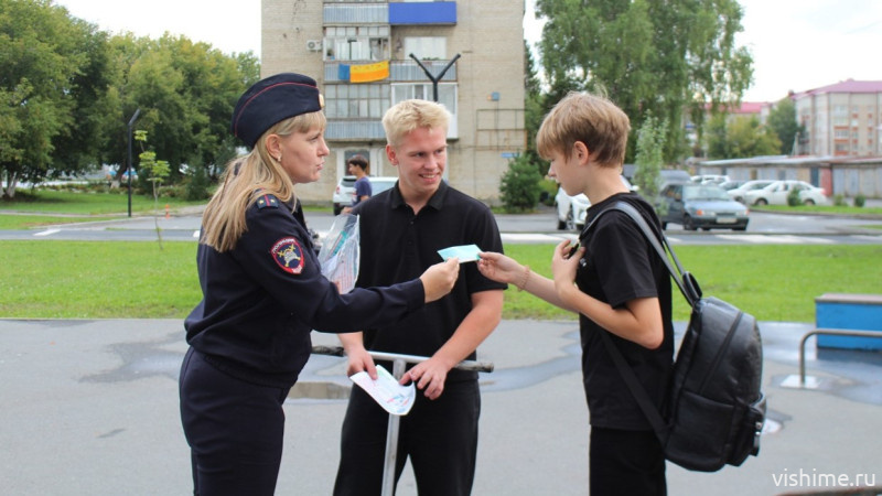 В Ишиме полицейские напомнили подросткам: до 14 лет выезд на проезжую часть запрещён