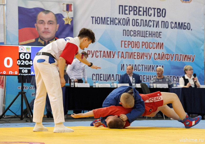 В Ишиме прошло первенство Тюменской области по самбо памяти Героя России Рустама Сайфуллина