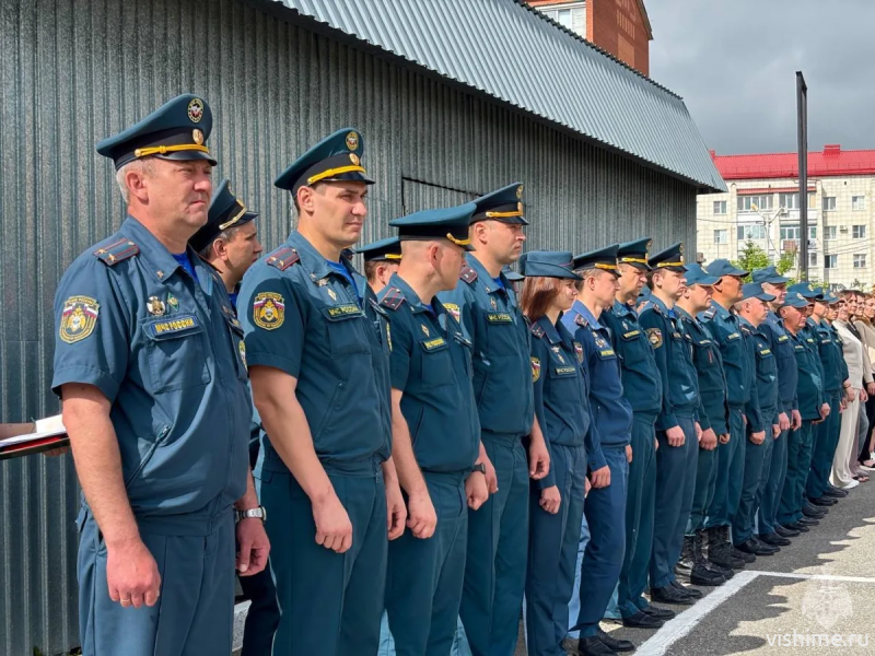 В Ишиме наградили пожарных в честь Дня России