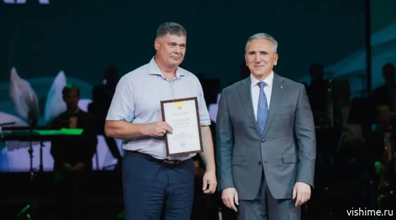 Фельдшер из Ишима отмечен Минздравом — награду передал региона