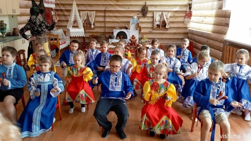 Ишимским малышам прививают интерес к укладу и быту русского народа