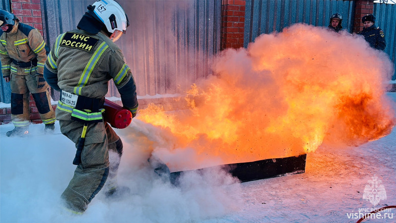  Ишимские спасатели состязались в ликвидации последствий ДТП