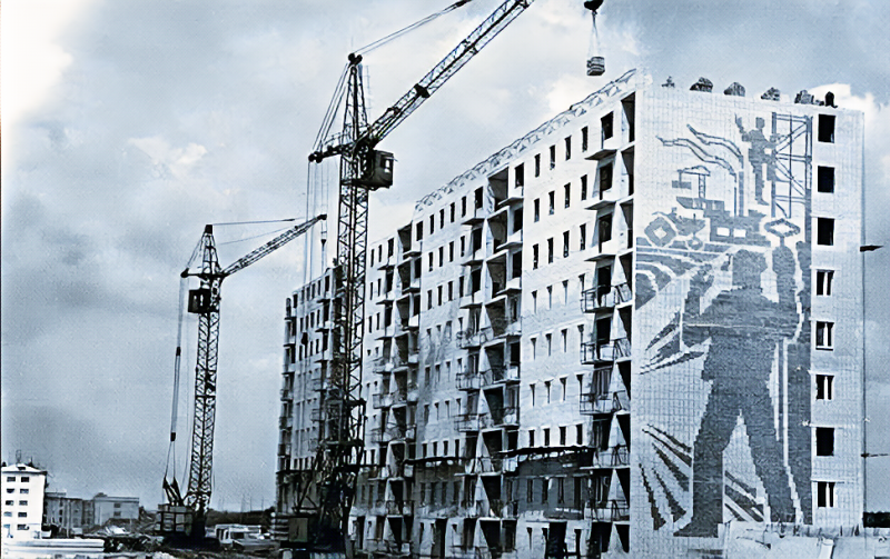 На какие средства строили бесплатное жильё в СССР