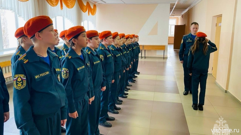 На шаг ближе к профессии: как ишимские кадеты изучают работу пожарных