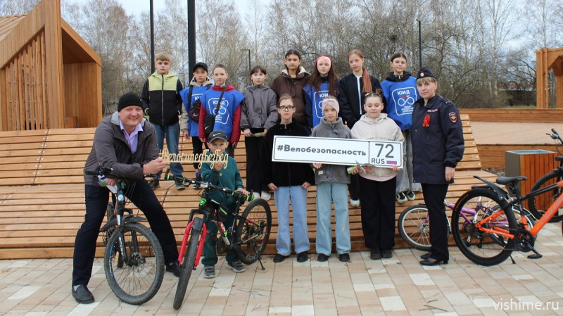 В Ишимском районе велосипедистам и самокатчикам напомнили правила дорожного движения