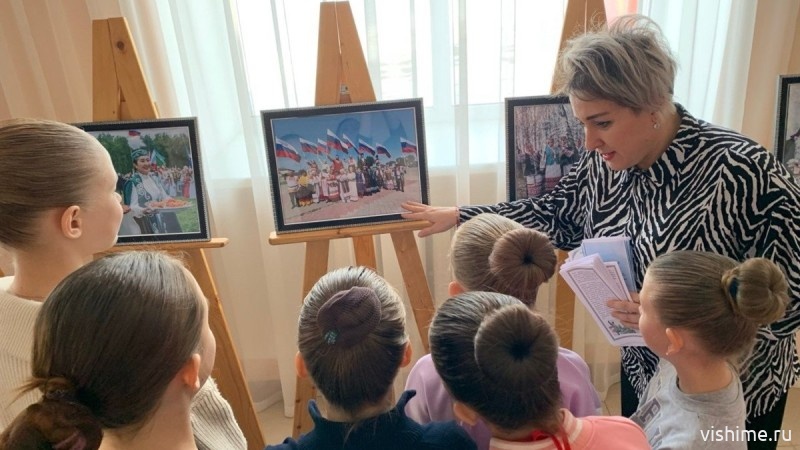  «Мы разные, но мы — едины!». Открылась фотовыставка в Ишимском Дворце культуры