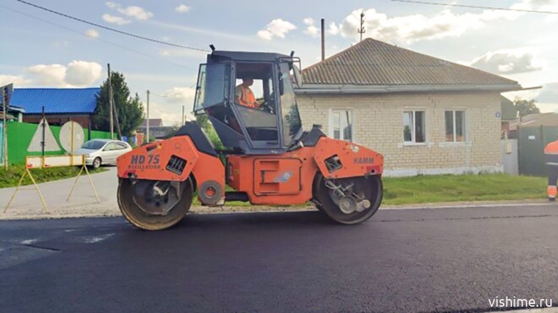В Ишиме активно ведется дорожное строительство
