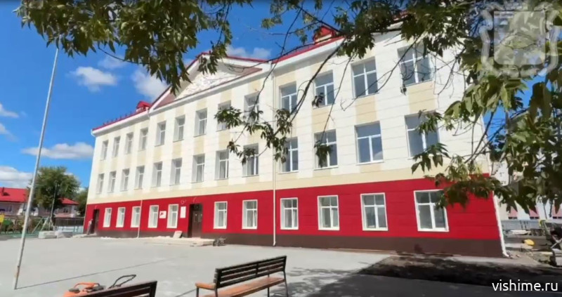 Глава Ишима проверил готовность школ к новому учебному году