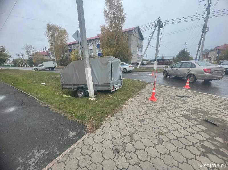  Из-за столкновения автомобилей в Ишиме пострадали пешеходы