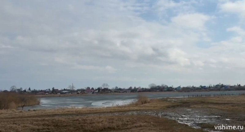 В Ишиме обследовали насосную станции у озера Чертовое