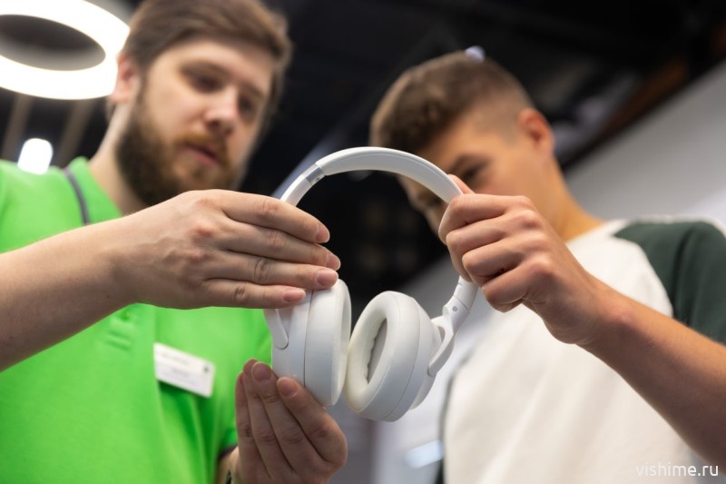 Мода на ретро дошла до наушников: тюменцы переходят на полноразмерные модели   
