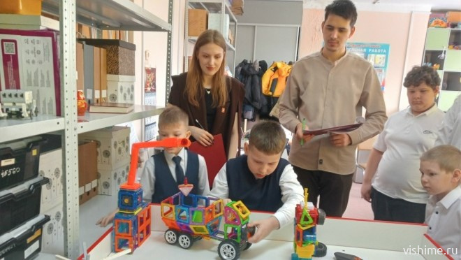 В Ишимском округе подвели итоги выставки технического творчества и робототехники