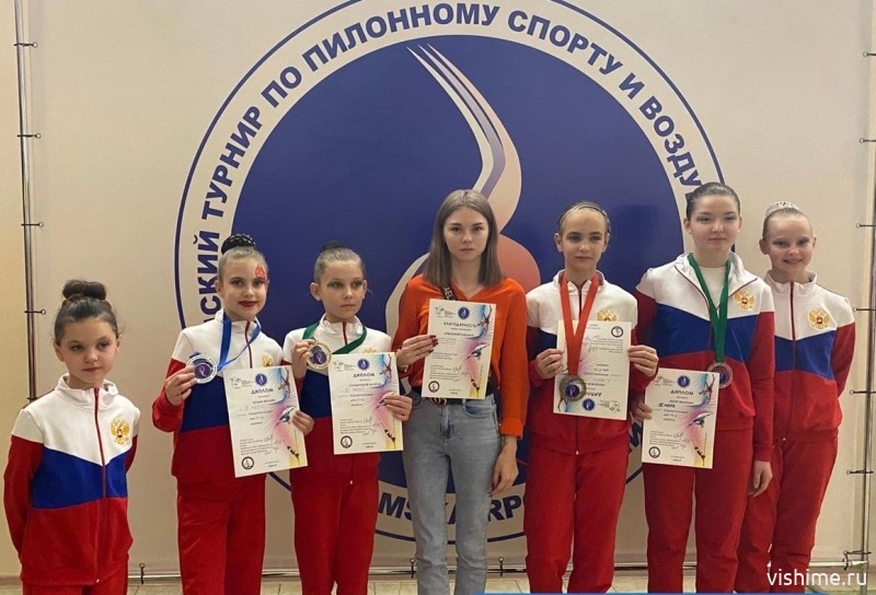Воздушные гимнастки из Ишима стали призёрами всероссийского турнира