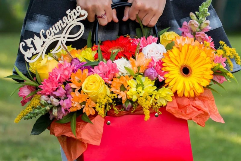 Обязательно ли дарить цветы на 1 сентября