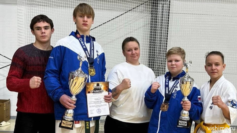 Ишимские каратисты завоевали золото и бронзу на межрегиональном турнире в Челябинске