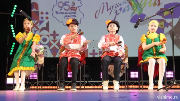 «Музыкальная радуга» собрала юных артистов Ишимского округа