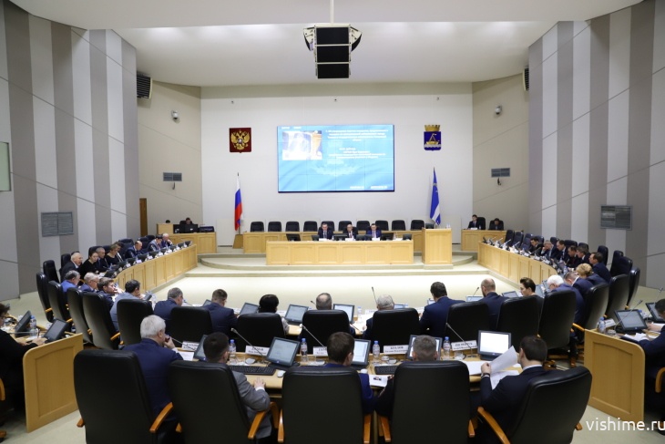 Тюменская областная Дума приняла поправки о повышении затрат на содержание депутатов