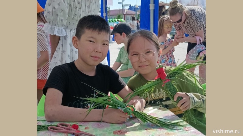 Ишимская детвора мастерила народную куклу Кукушку