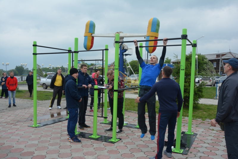 Силовики МЧС одержали победу в соревнованиях "Street Workout"