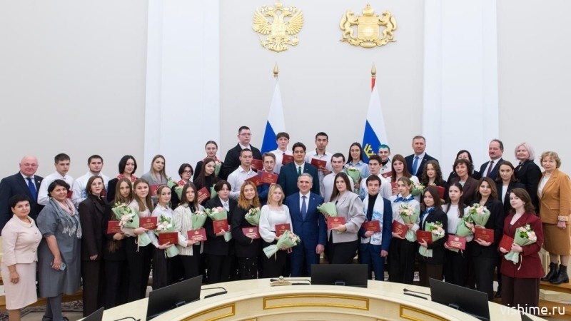 Ишимские студенты получили губернаторские стипендии