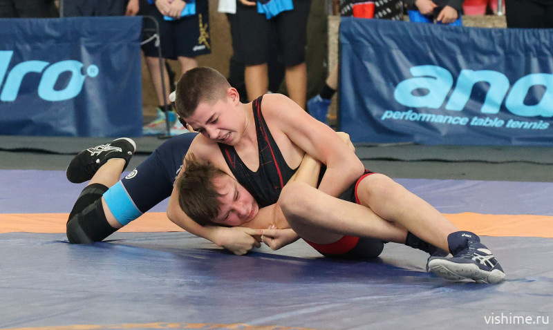 Юные борцы сошлись на ковре в спортивном комплексе «Локомотив» в Ишиме