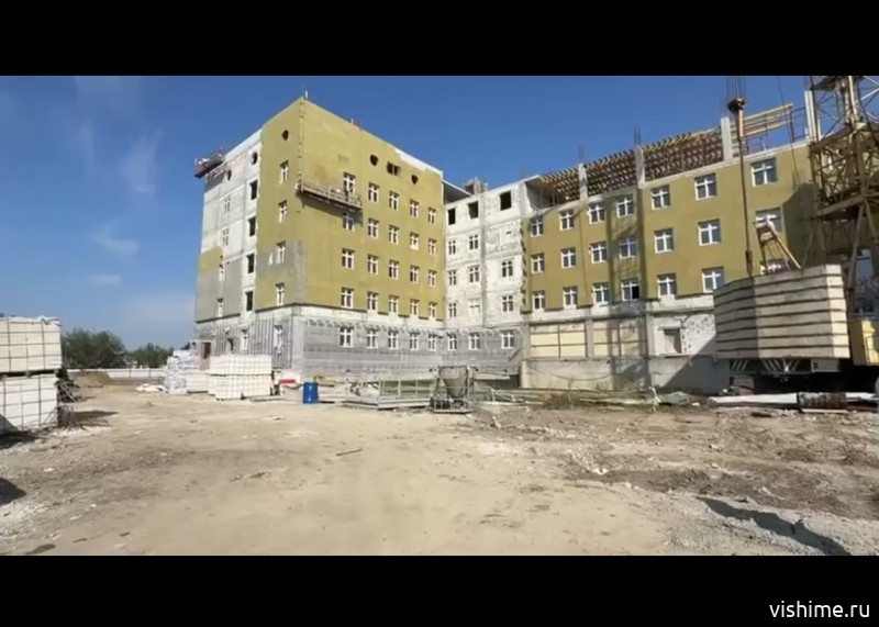 В Ишиме продолжается строительство поликлиники 