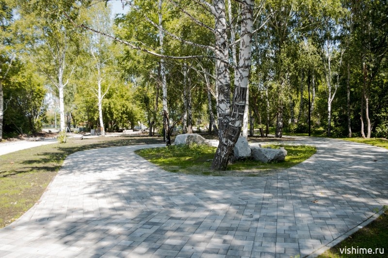 В Ишимском районе кипит работа по благоустройству сквера в Стрехнино